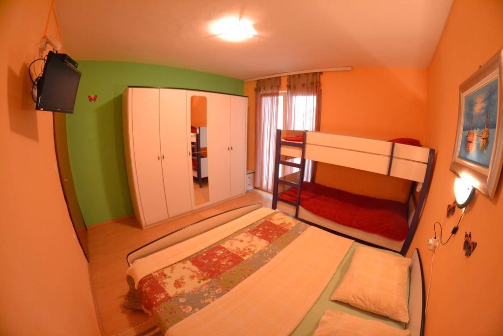 Apartmani Jenny I Tania 洛帕 外观 照片