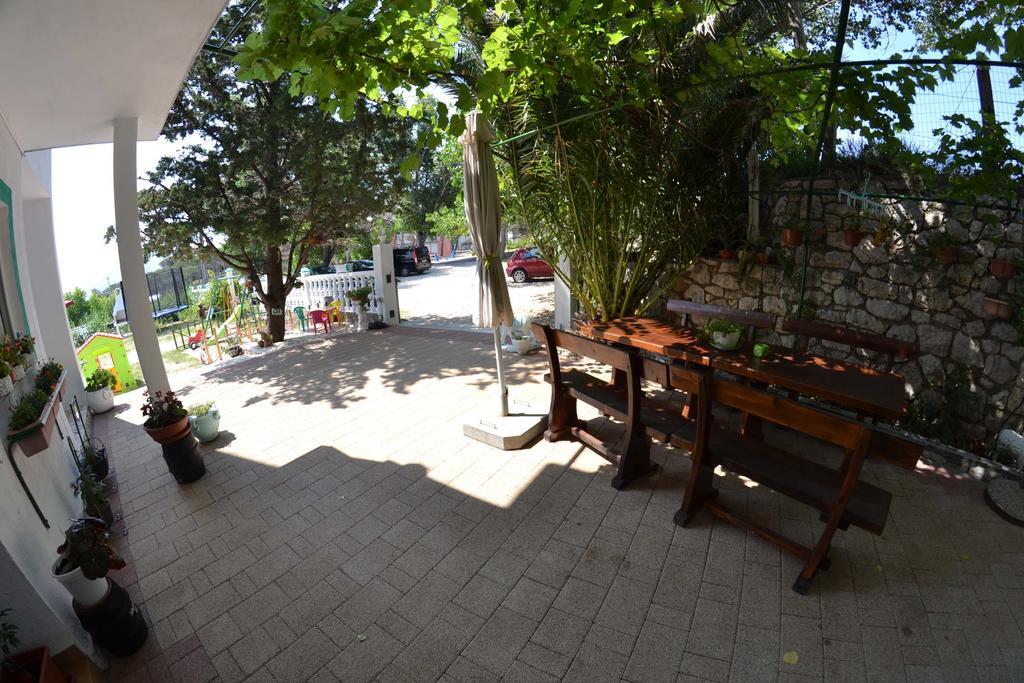 Apartmani Jenny I Tania 洛帕 外观 照片