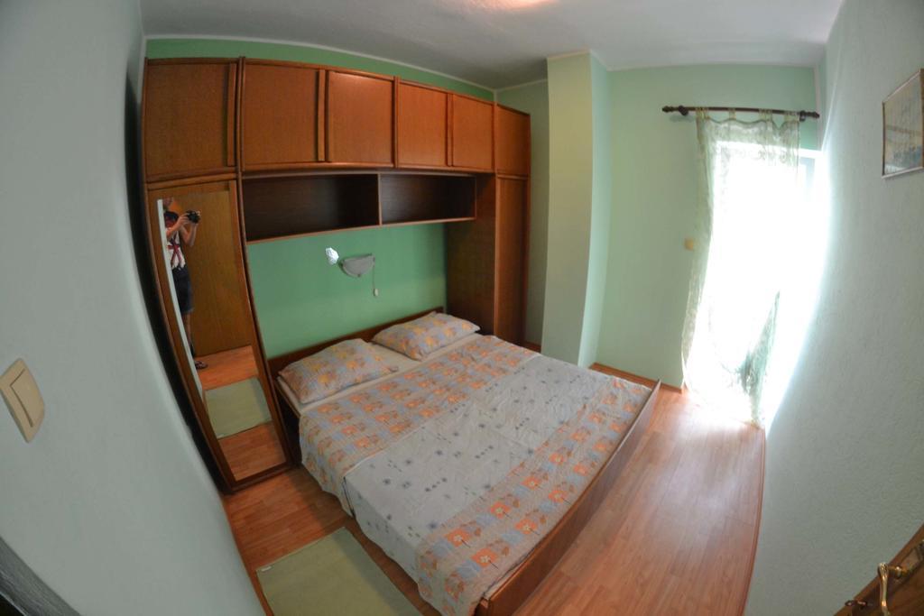 Apartmani Jenny I Tania 洛帕 外观 照片
