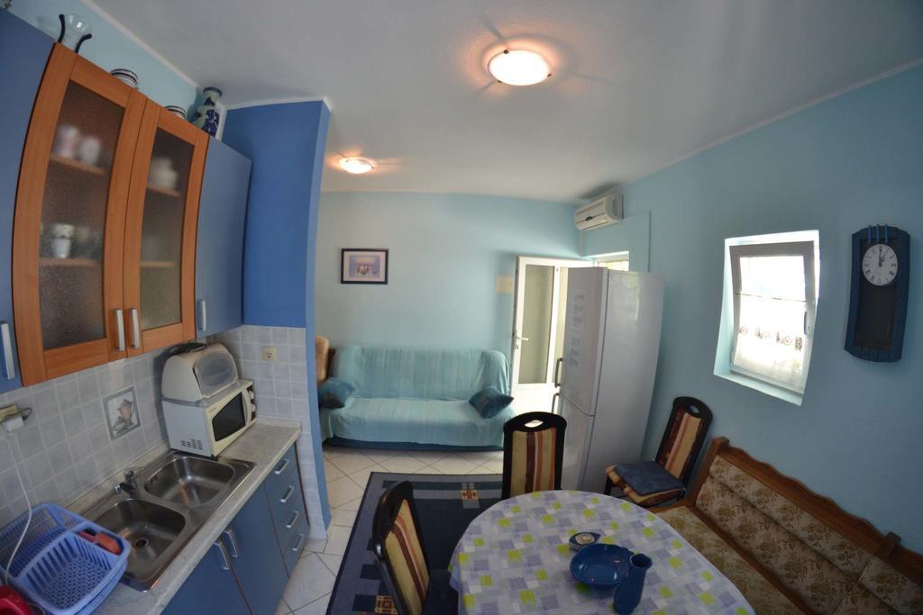Apartmani Jenny I Tania 洛帕 外观 照片