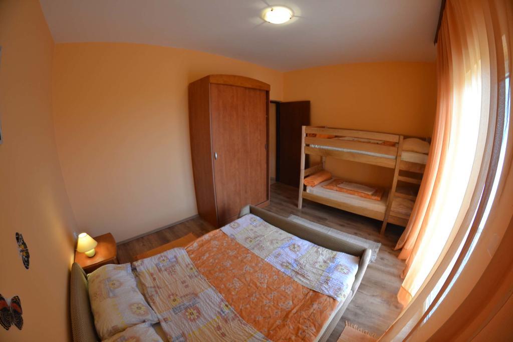Apartmani Jenny I Tania 洛帕 外观 照片