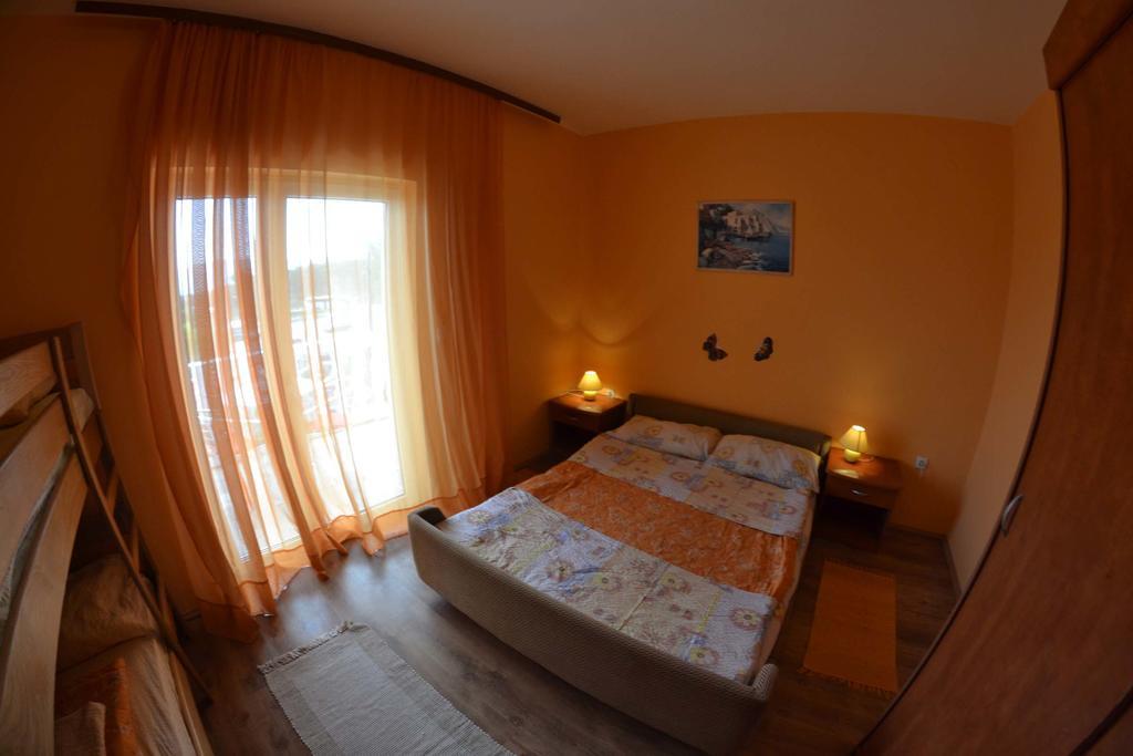 Apartmani Jenny I Tania 洛帕 外观 照片