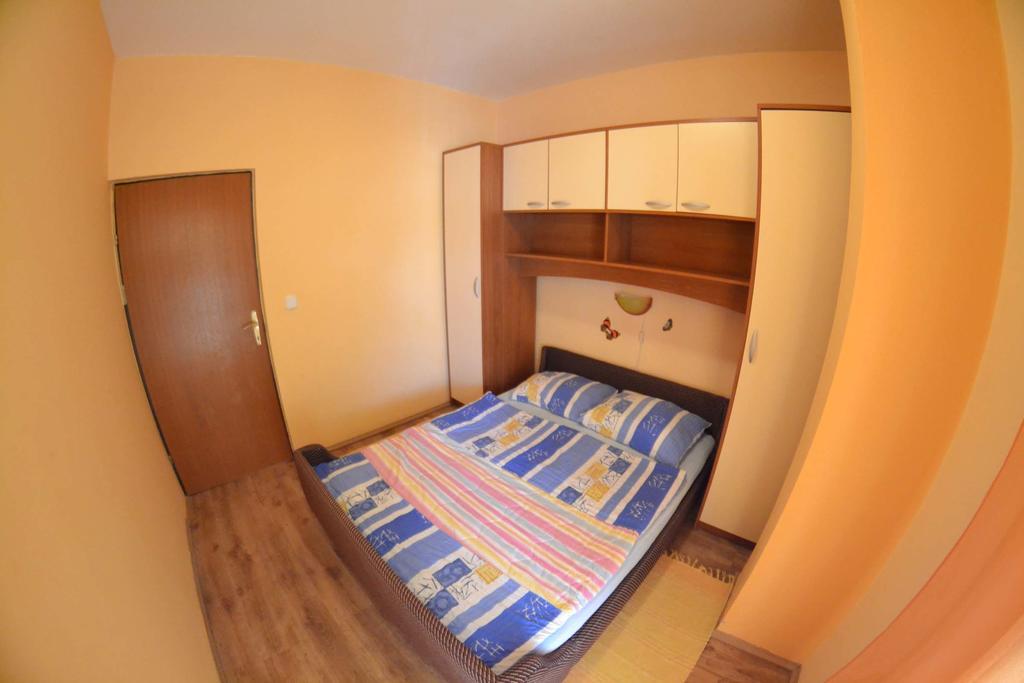 Apartmani Jenny I Tania 洛帕 外观 照片